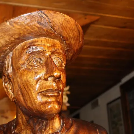 מלון Meuble Gorret 3*